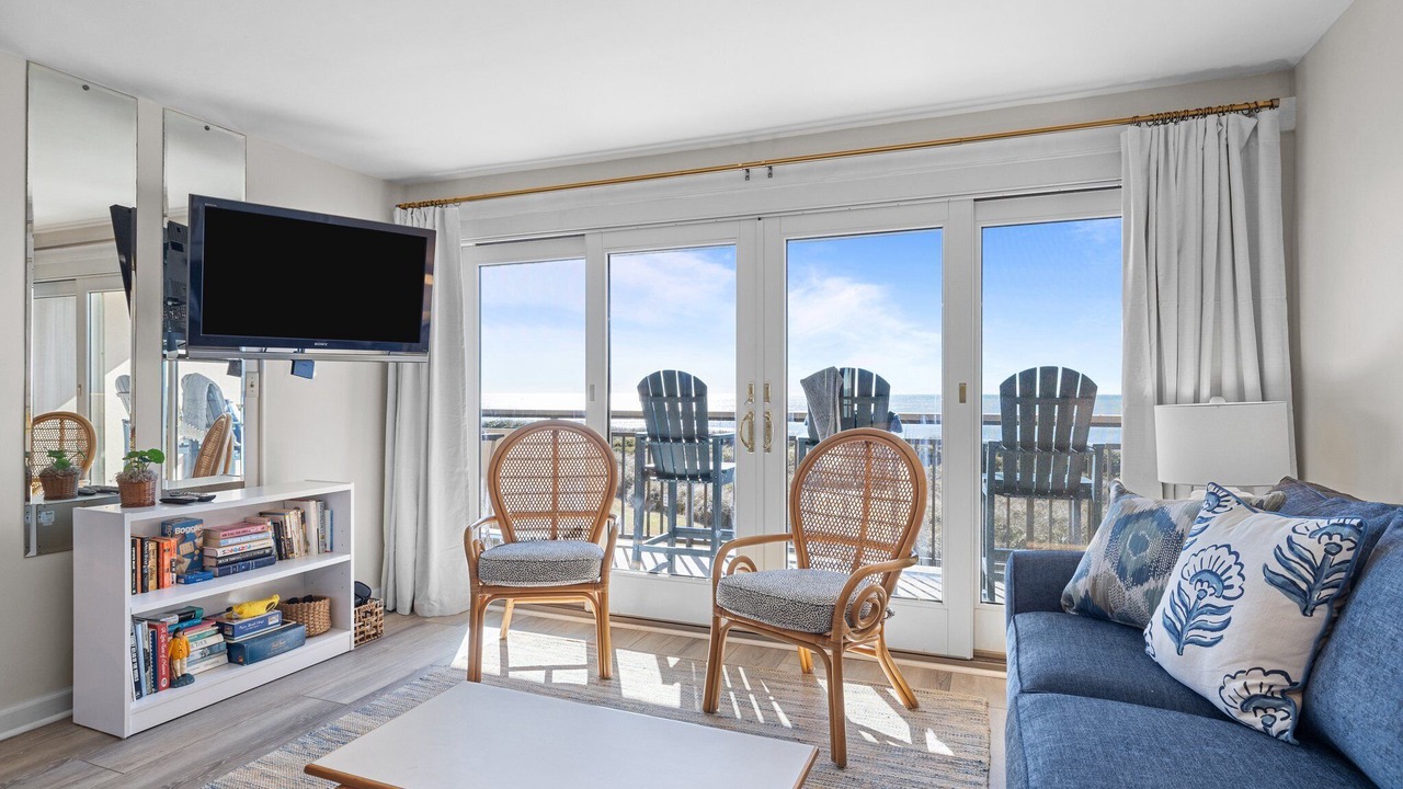 Photo of Livingroom in Pine Knoll Shores