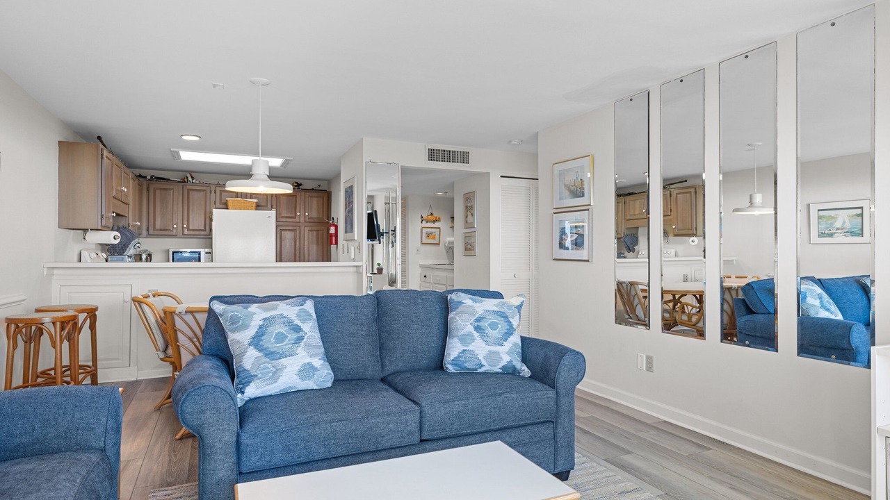 Photo of Livingroom in Pine Knoll Shores