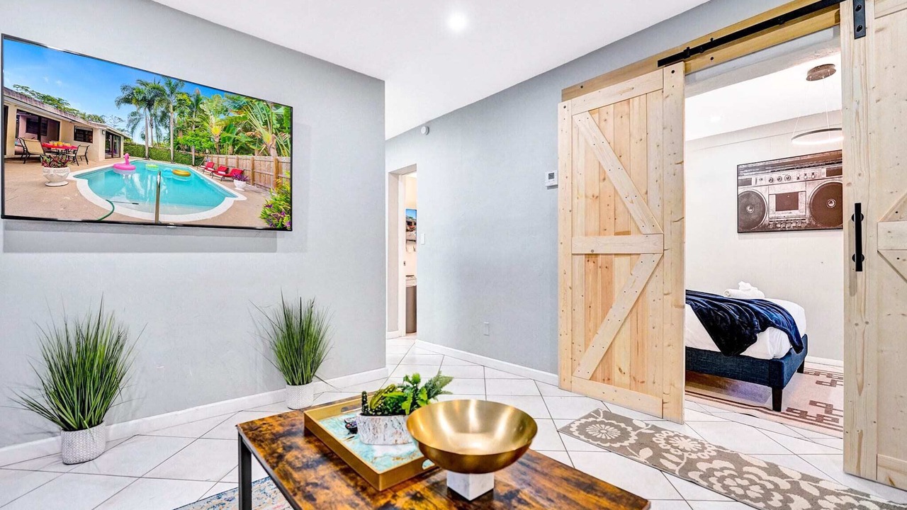 Photo of Bedroom in Oakland Park