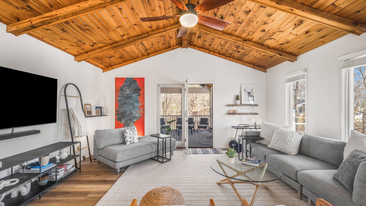 Photo of Livingroom in Delavan Lake