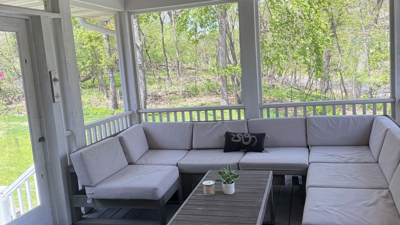 Photo of Livingroom in Delavan Lake