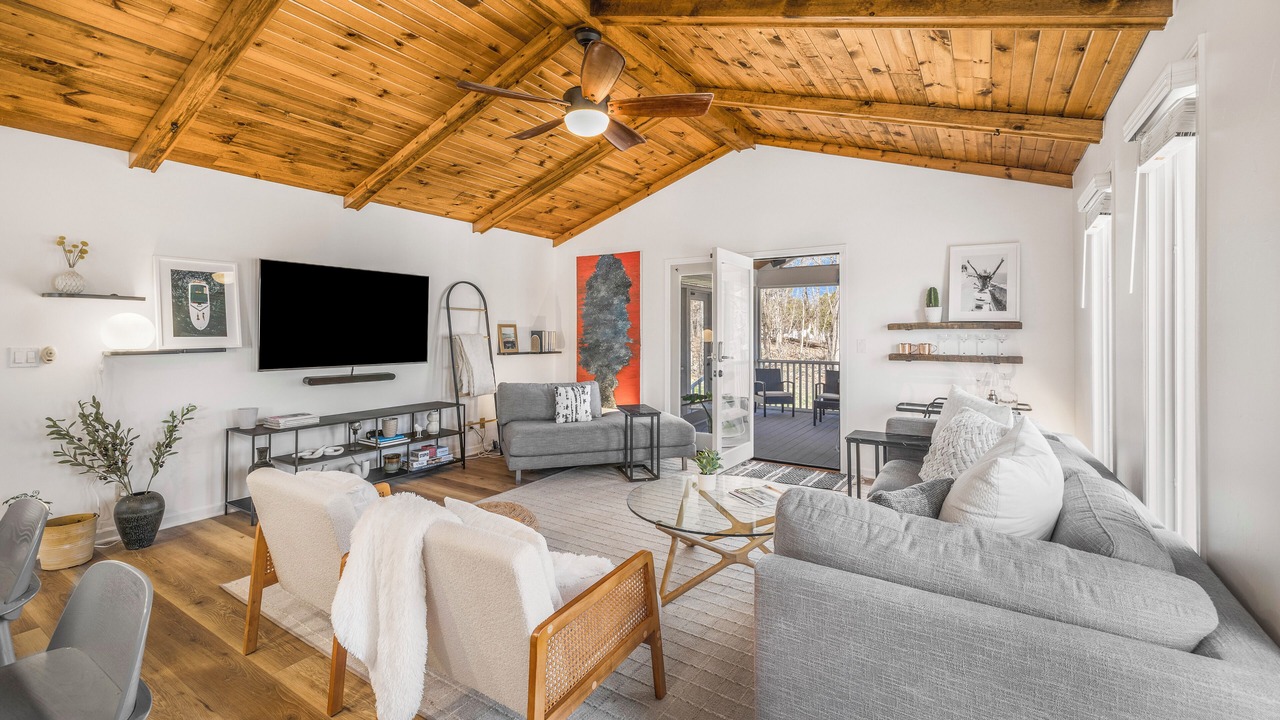Photo of Livingroom in Delavan Lake