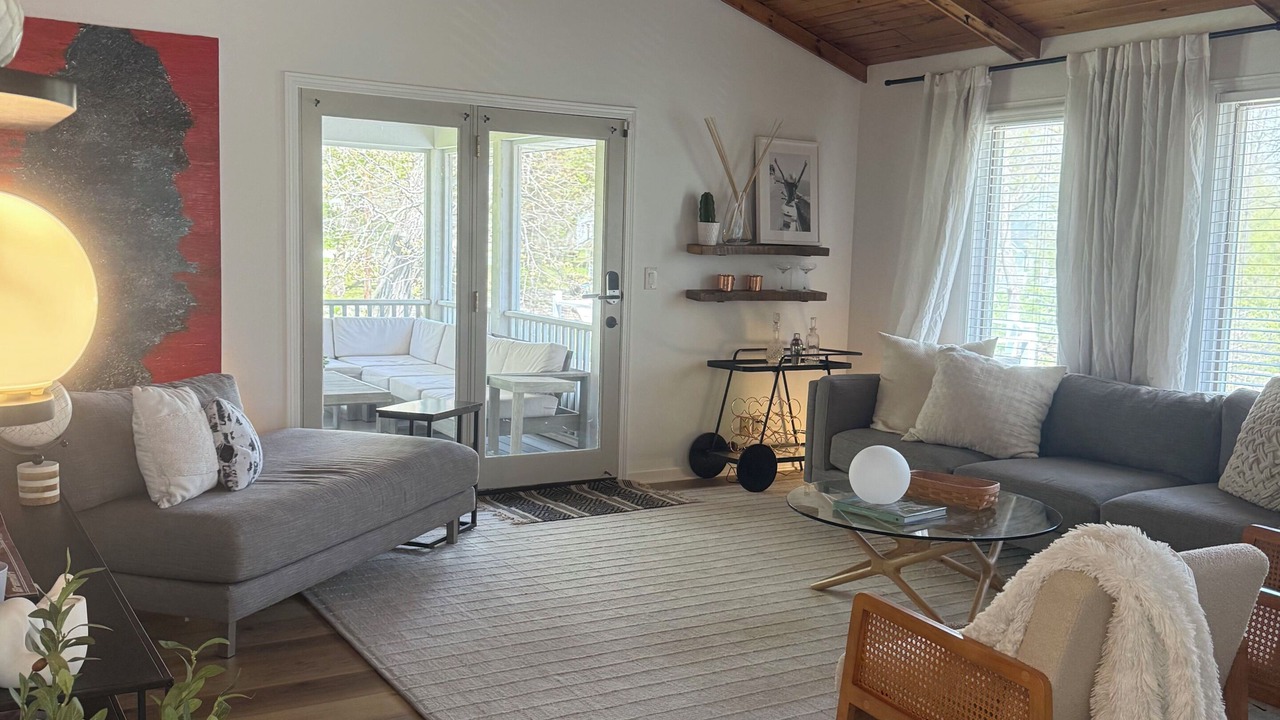 Photo of Livingroom in Delavan Lake