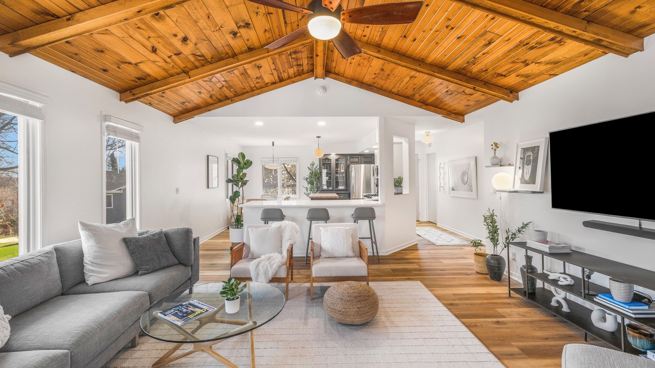 Photo of Livingroom in Delavan Lake