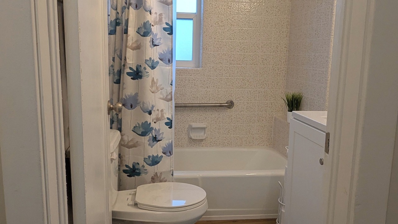 Photo of Bathroom in Murray