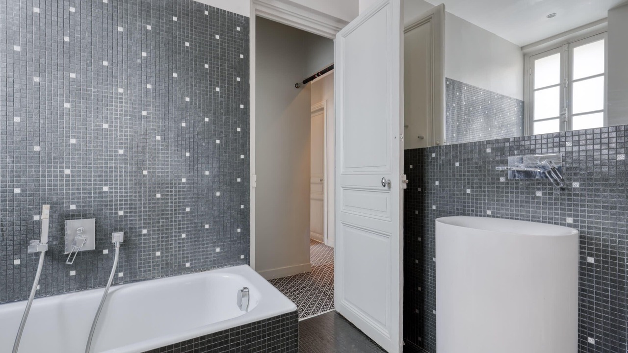 Photo of Bathroom in Quartier du Gros-Caillou