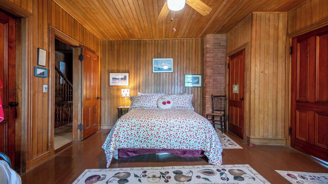 Photo of Bedroom in Frontenac