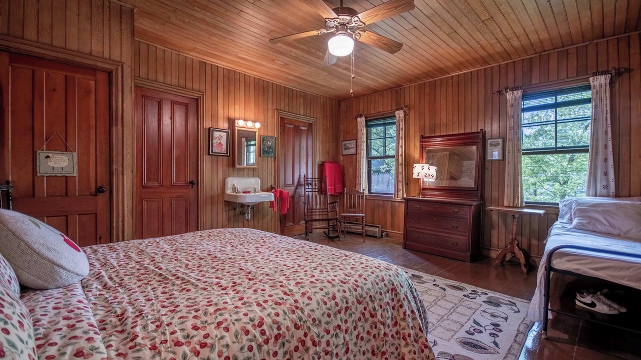 Photo of Bedroom in Frontenac