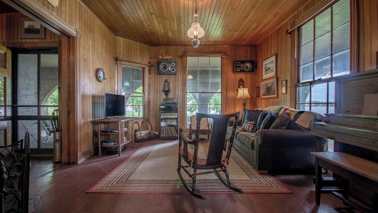 Photo of Livingroom in Frontenac
