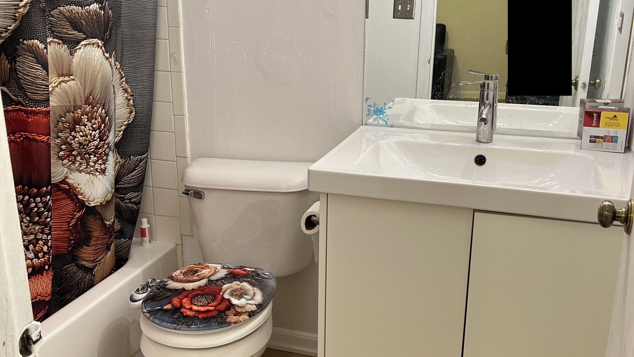 Photo of Bathroom in Glendale Heights