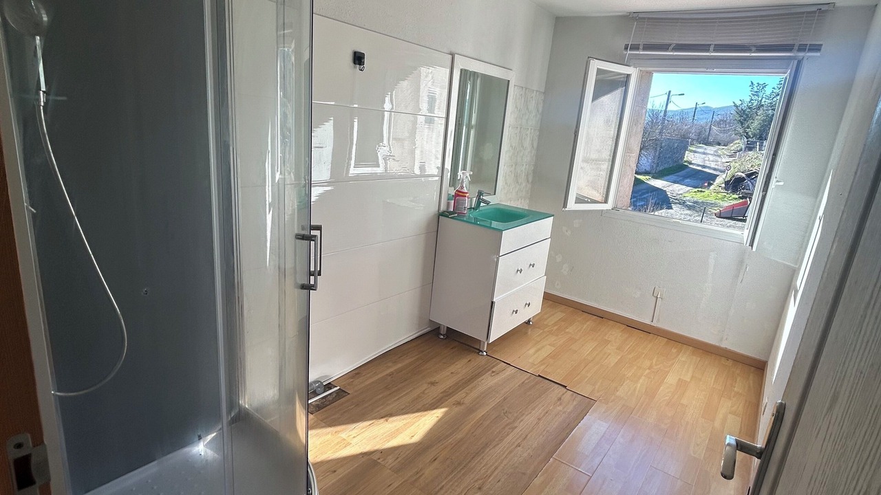Photo of Bathroom in Laroque-de-Fa