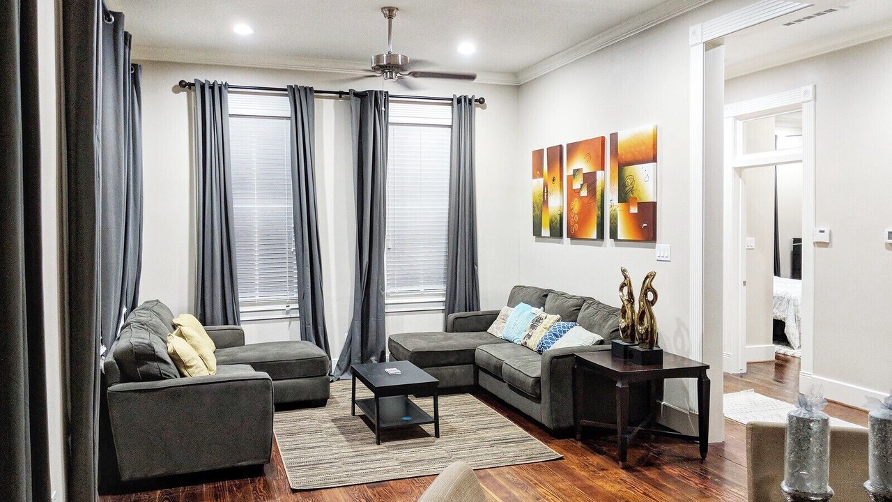 Photo of Livingroom in Washington Ave./ Memorial Park