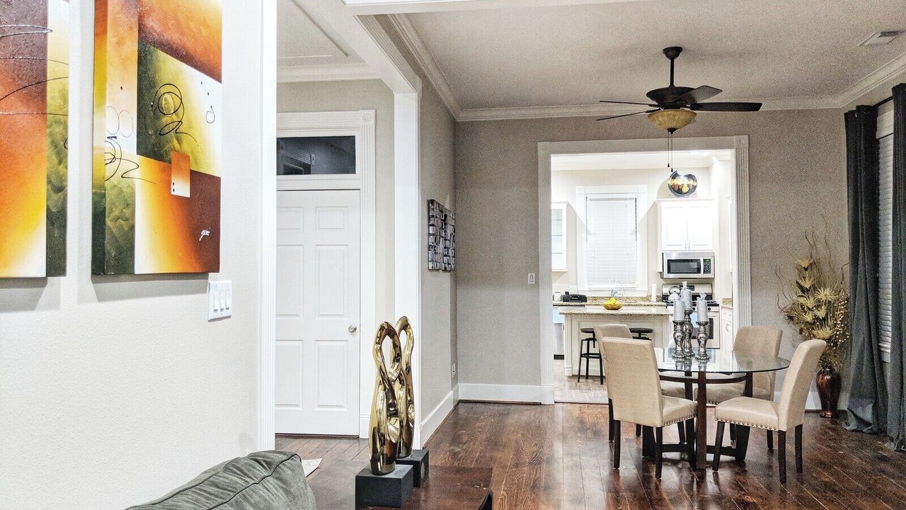 Photo of Livingroom in Washington Ave./ Memorial Park