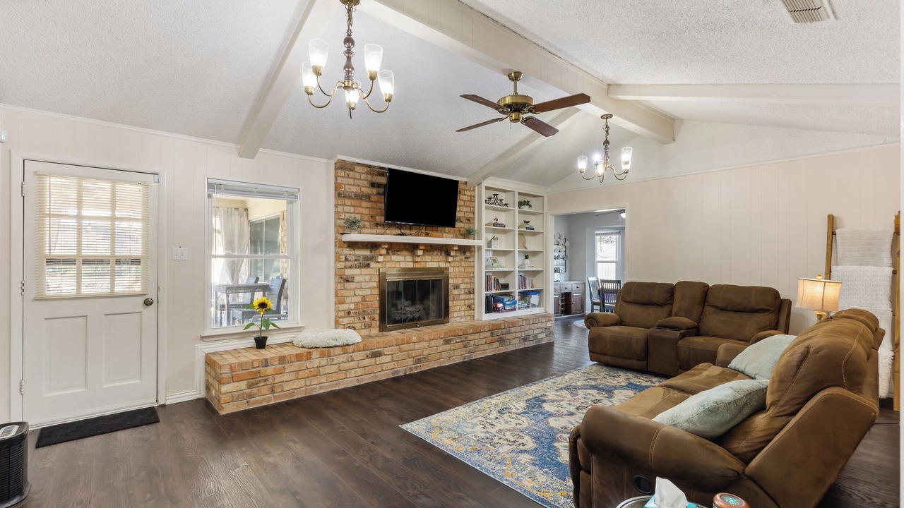 Photo of Livingroom in Cleburne