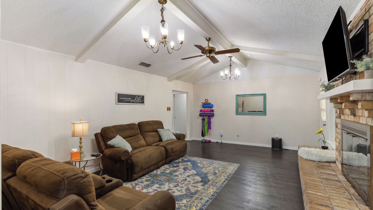 Photo of Livingroom in Cleburne