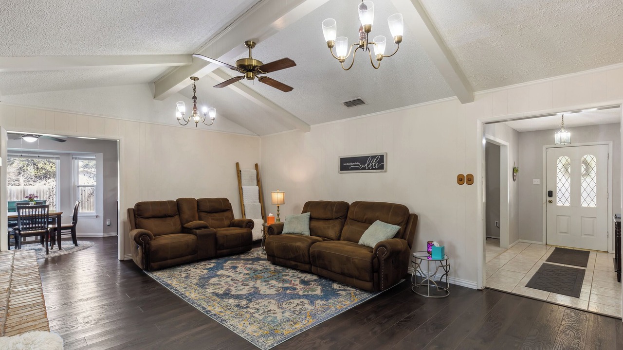 Photo of Livingroom in Cleburne