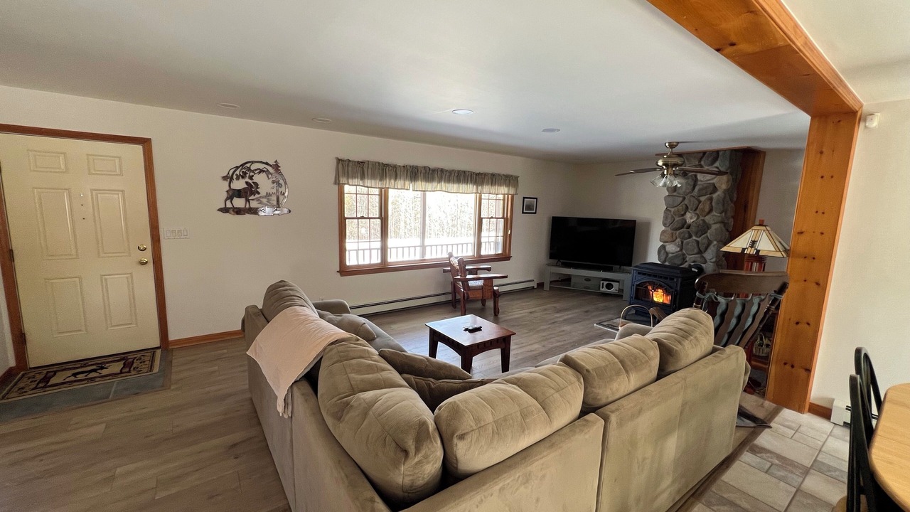 Photo of Livingroom in East Central Franklin