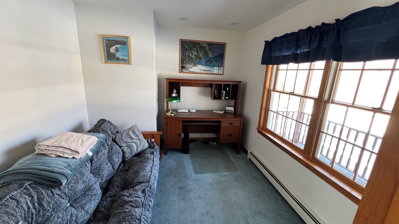 Photo of Livingroom in East Central Franklin