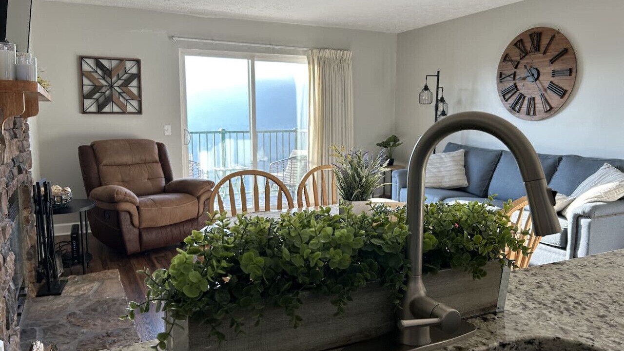 Photo of Livingroom in Pittman Center