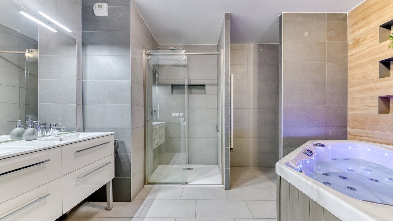 Photo of Bathroom in Stalingrad - Lamothe