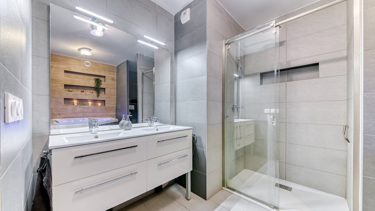 Photo of Bathroom in Stalingrad - Lamothe