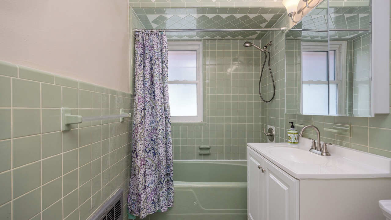 Photo of Bathroom in Flatlands