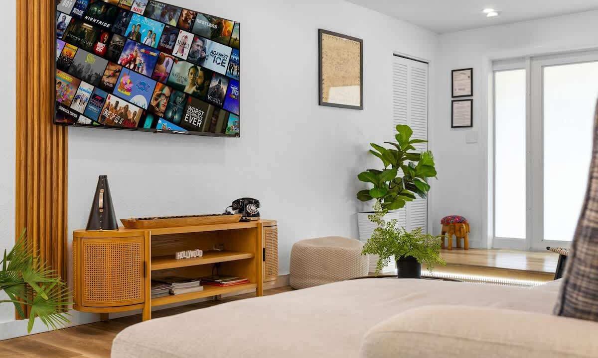 Photo of Bedroom in North Central Hollywood