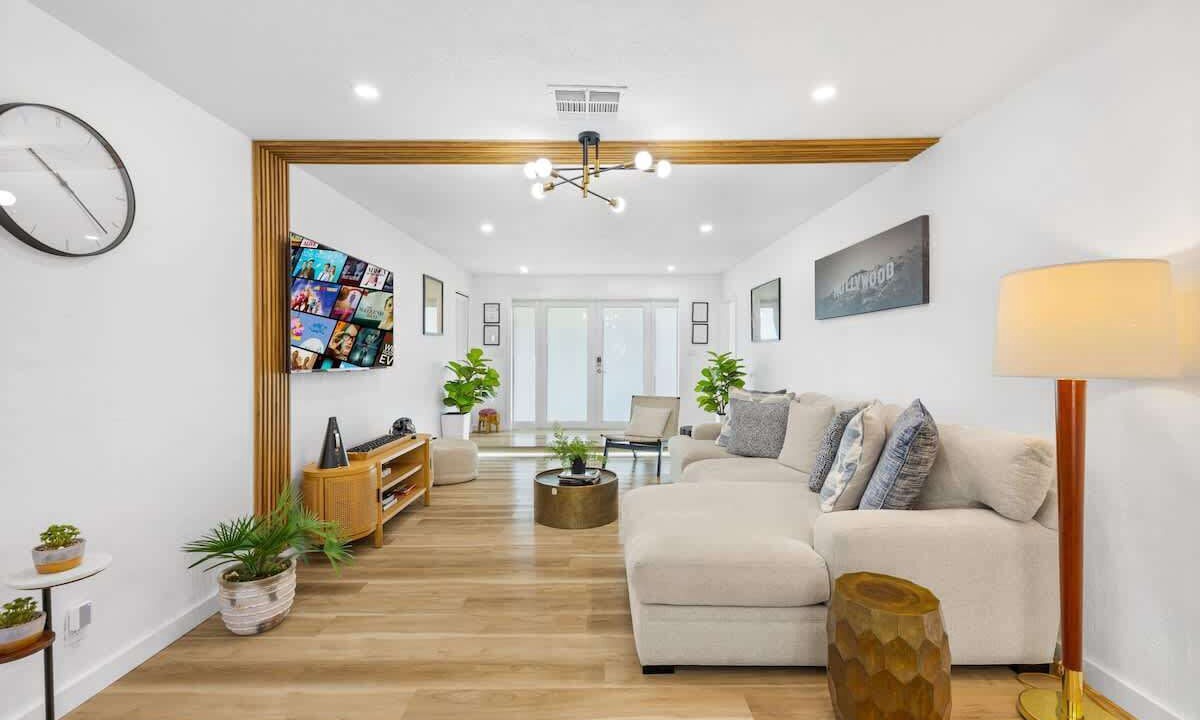 Photo of Livingroom in North Central Hollywood