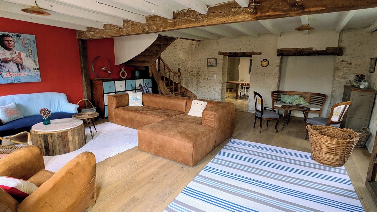Photo of Livingroom in Angles