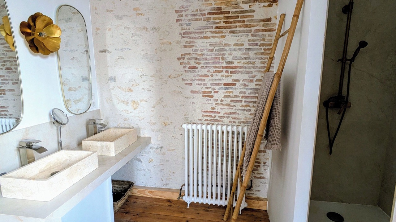 Photo of Bathroom in Angles