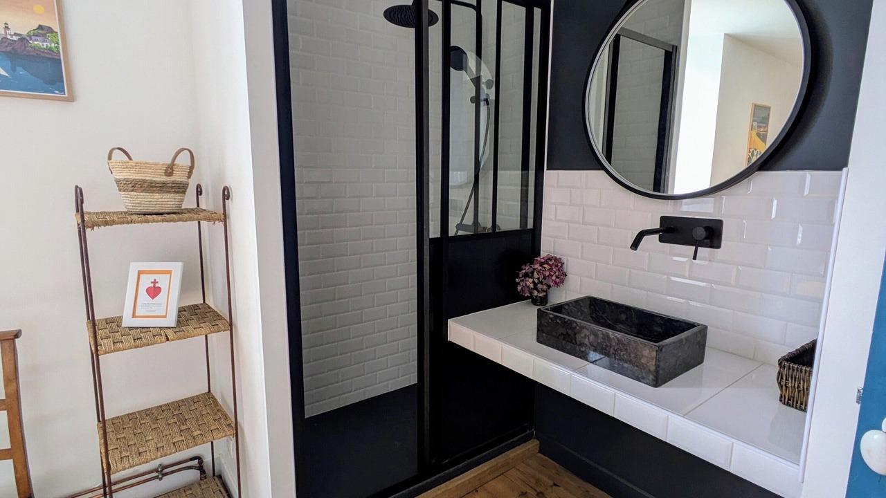 Photo of Bathroom in Angles