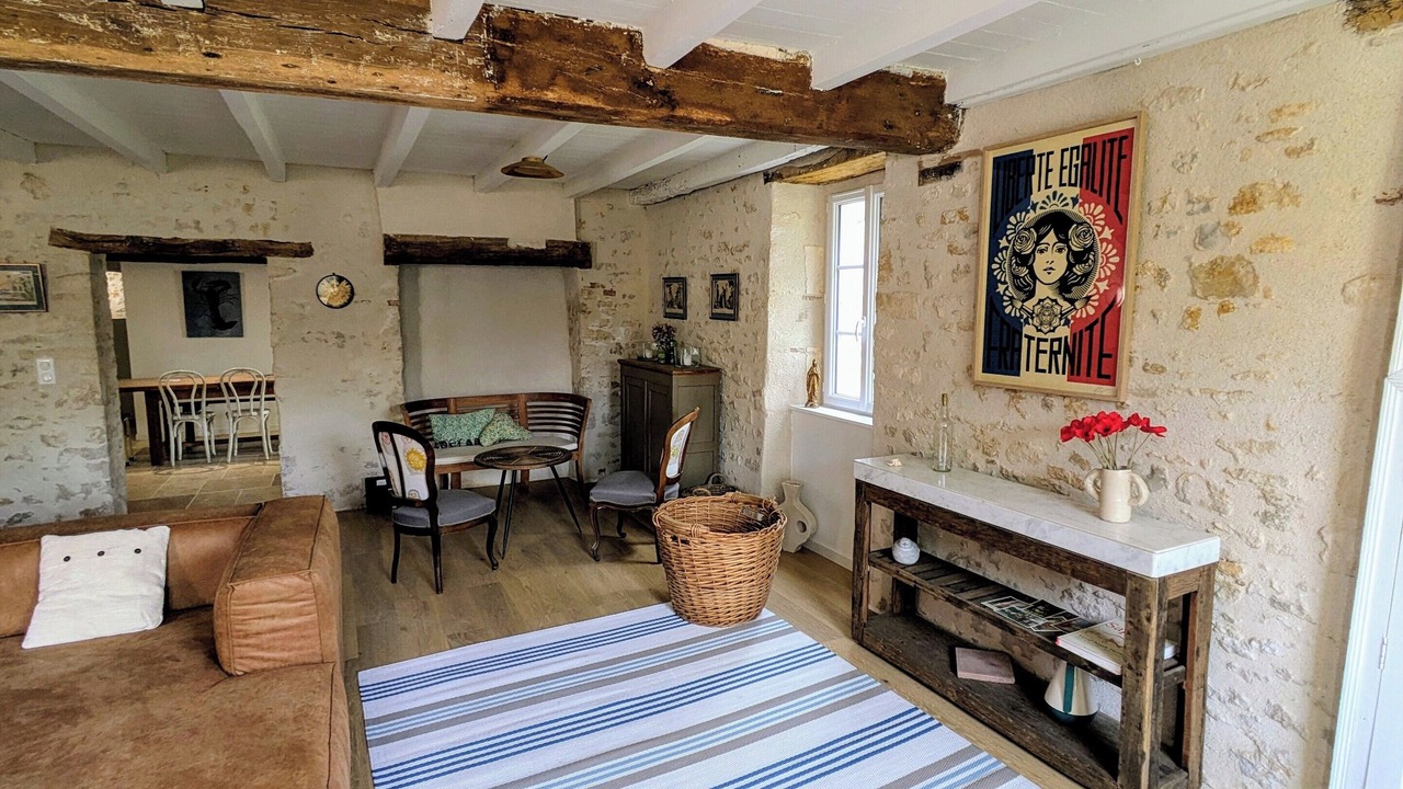 Photo of Livingroom in Angles