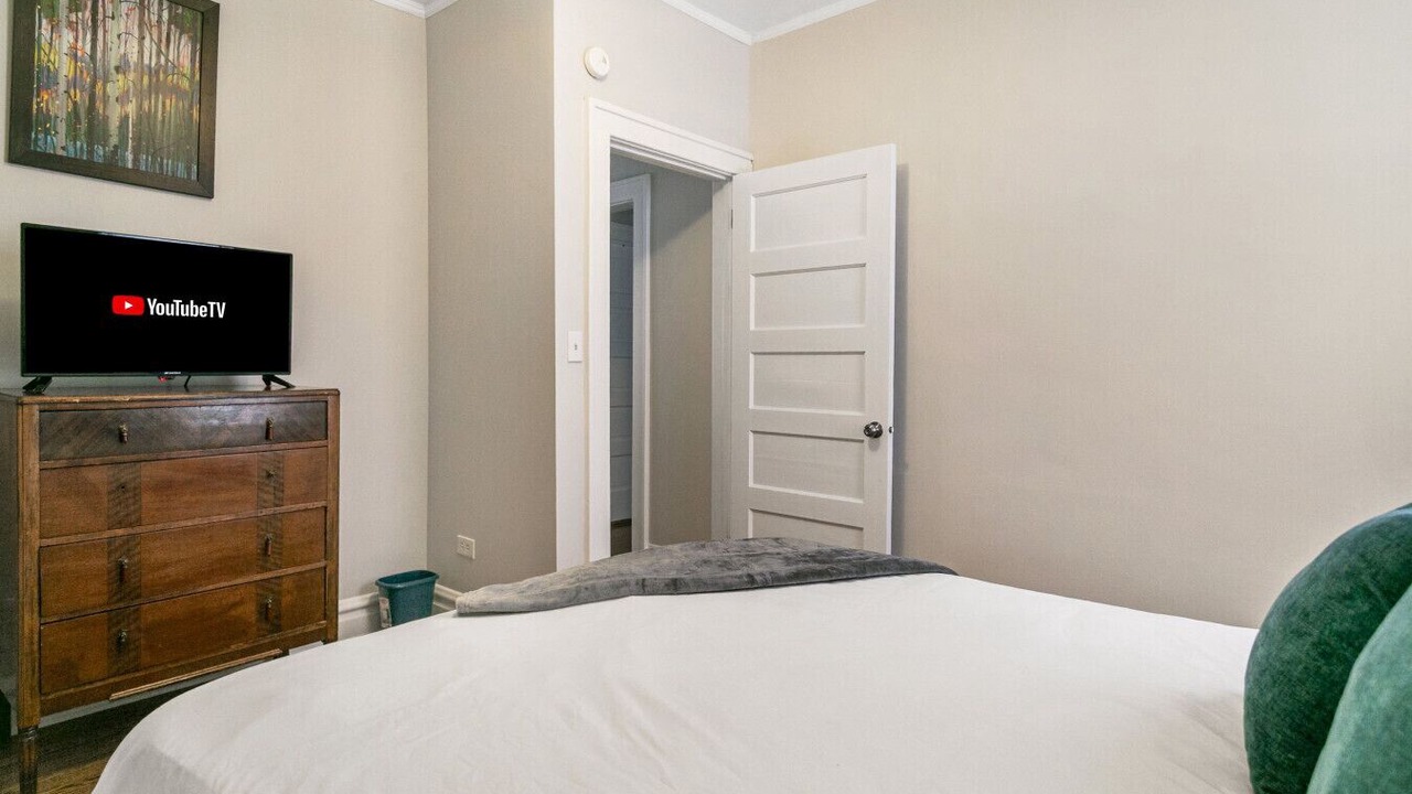 Photo of Bedroom in Waukegan