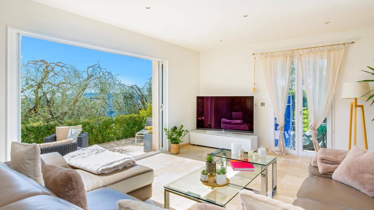 Photo of Others in Cabris