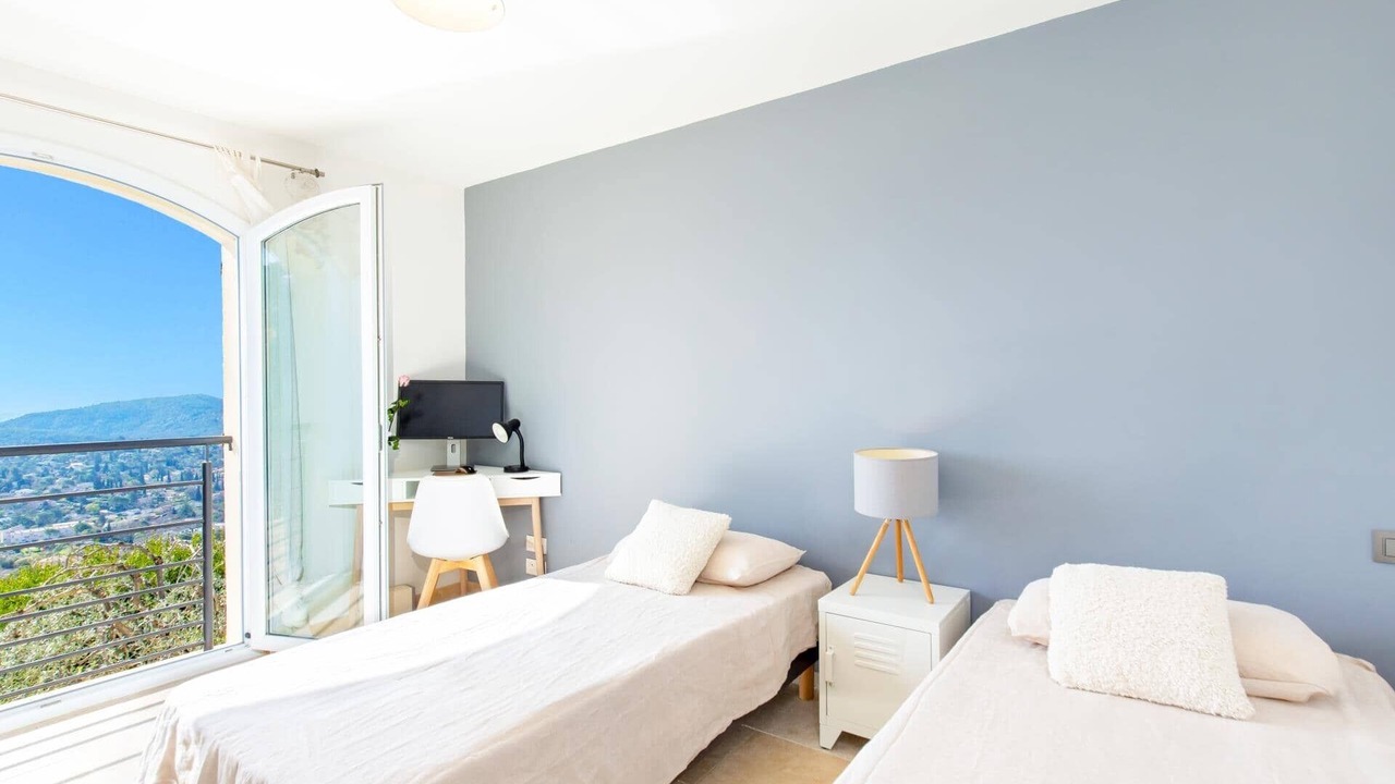 Photo of Others in Cabris