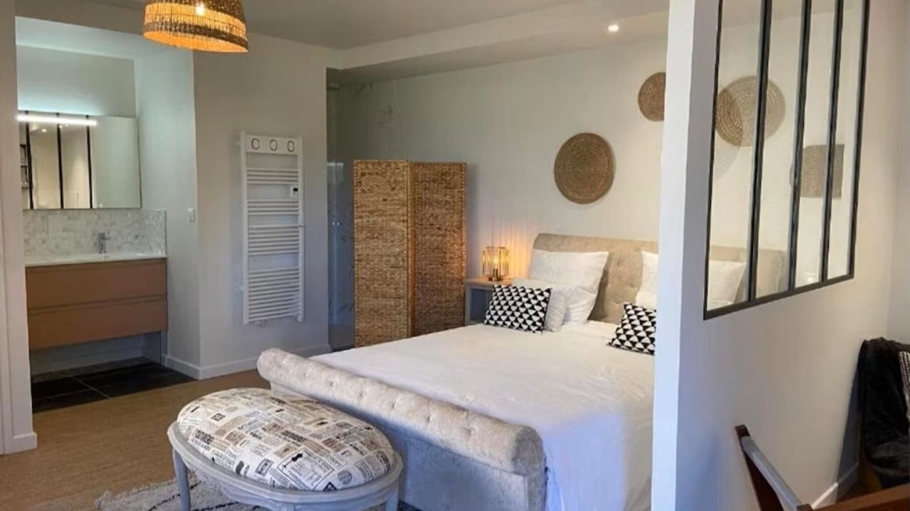 Photo of Bedroom in Saint-Jean-des-Mauvrets