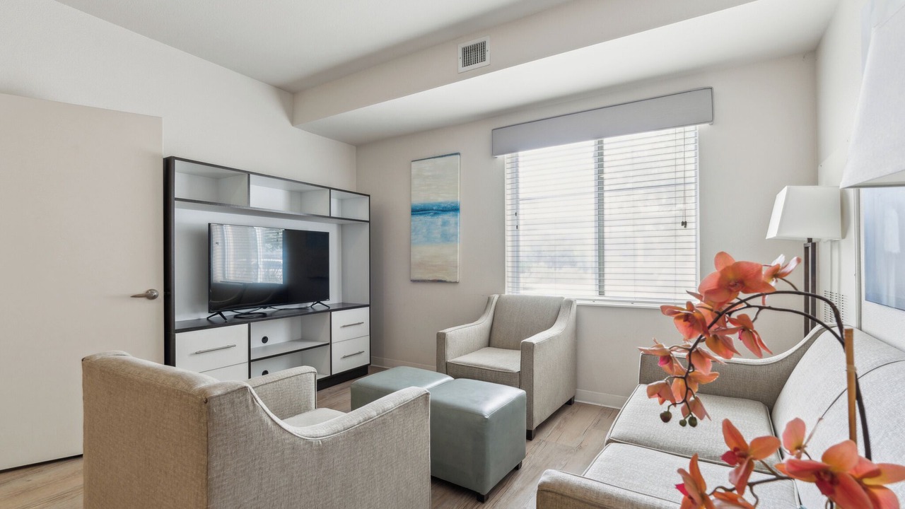 Photo of Livingroom in Far North Central