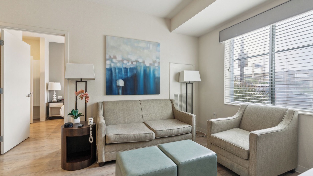 Photo of Livingroom in Far North Central
