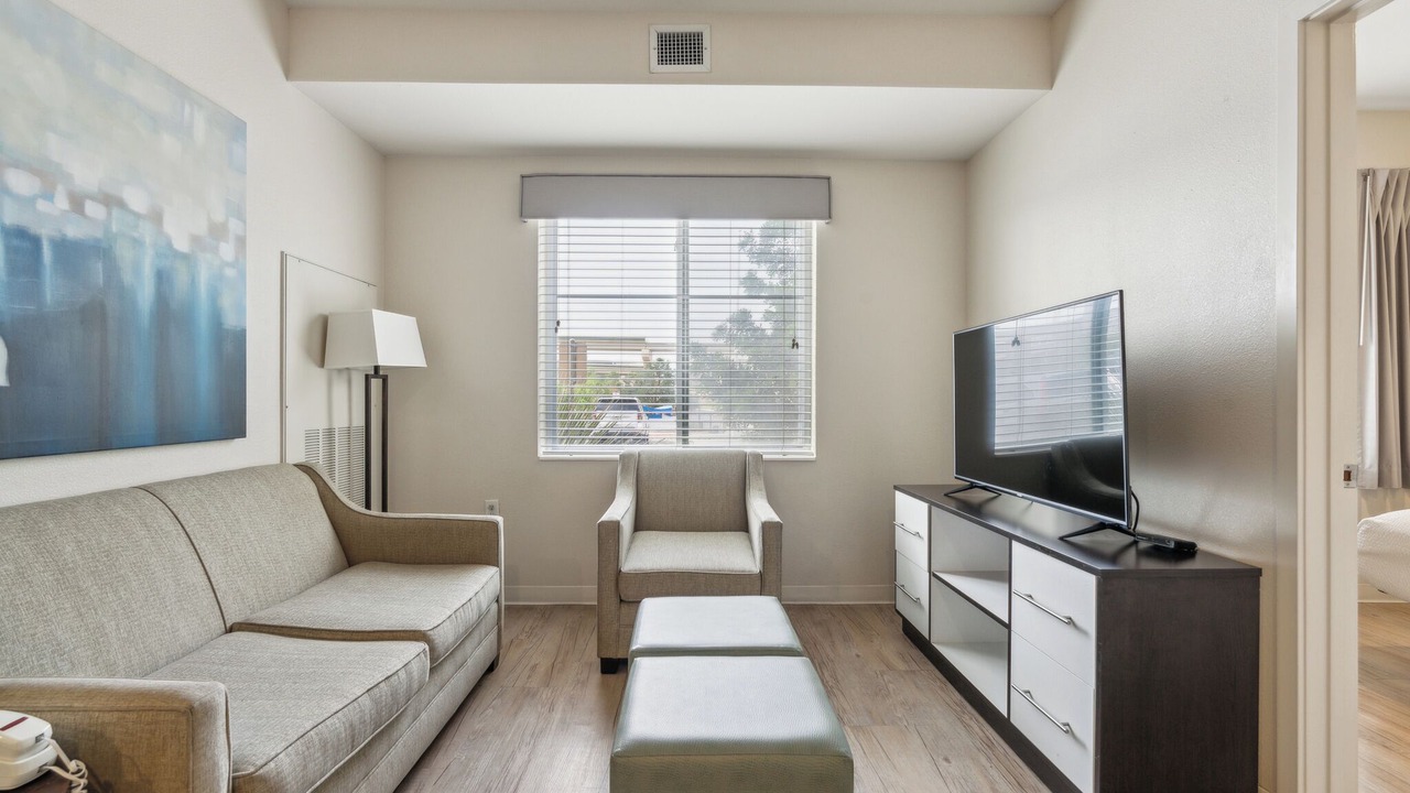 Photo of Livingroom in Far North Central