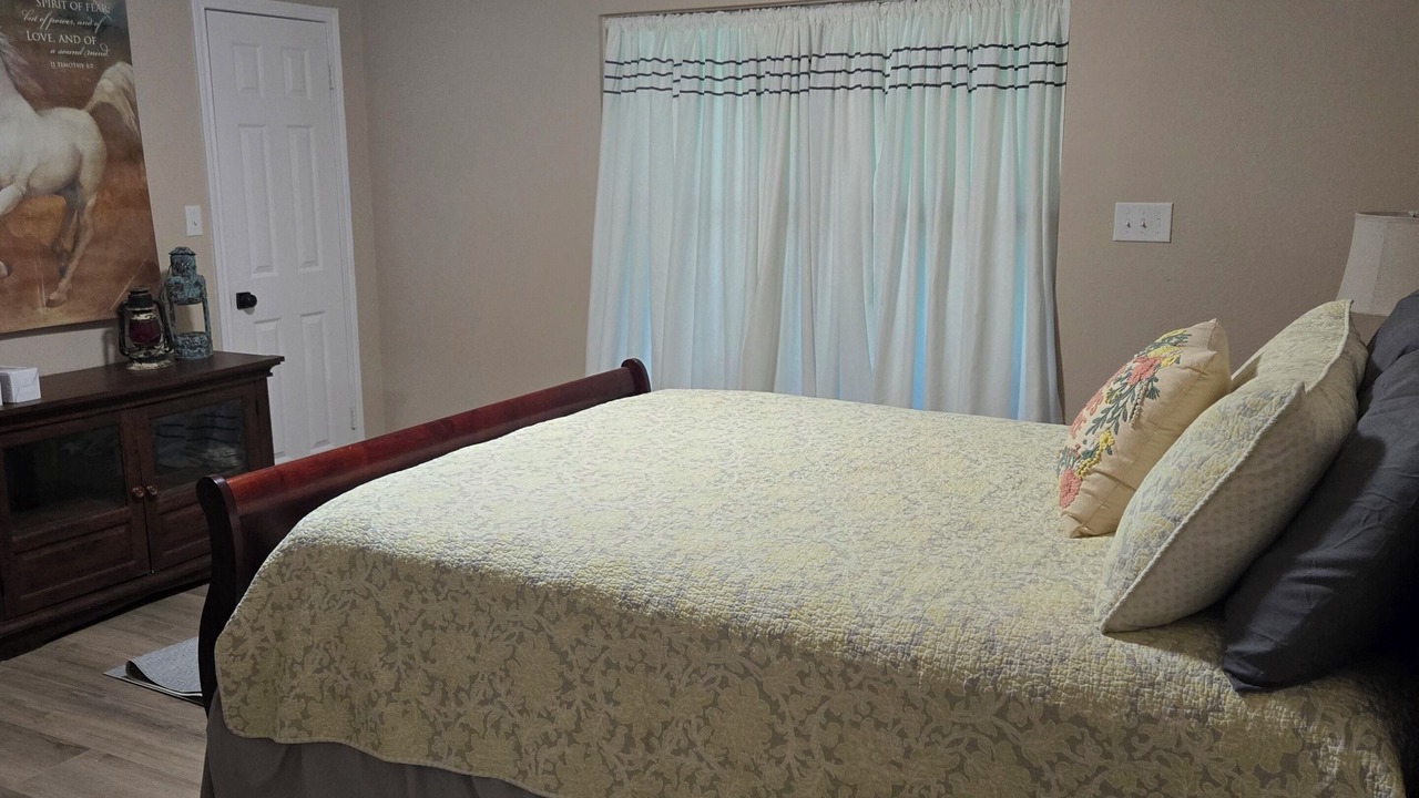 Photo of Bedroom in Mount Vernon