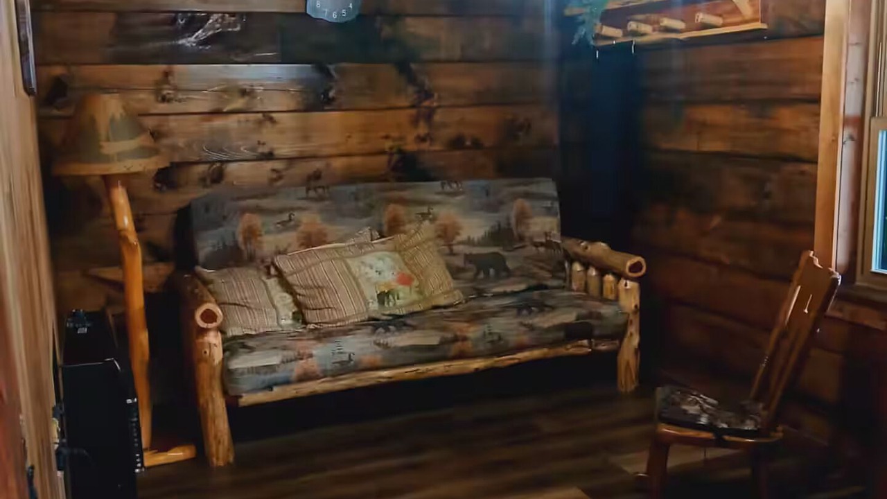 Photo of Livingroom in Jim Falls