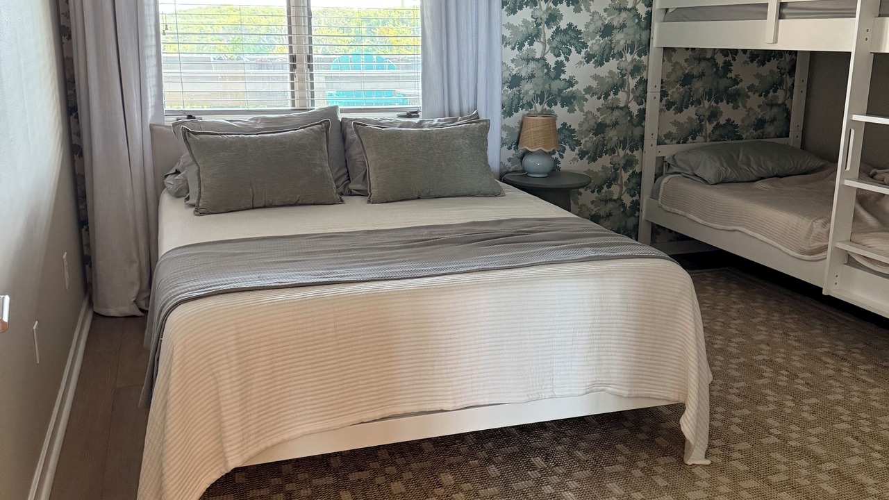 Photo of Bedroom in Pine Knoll Shores