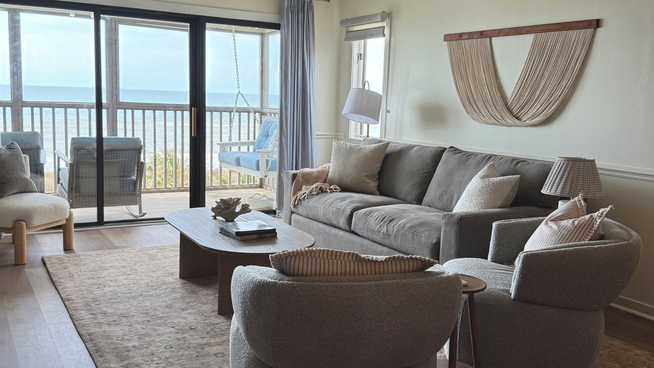 Photo of Livingroom in Pine Knoll Shores