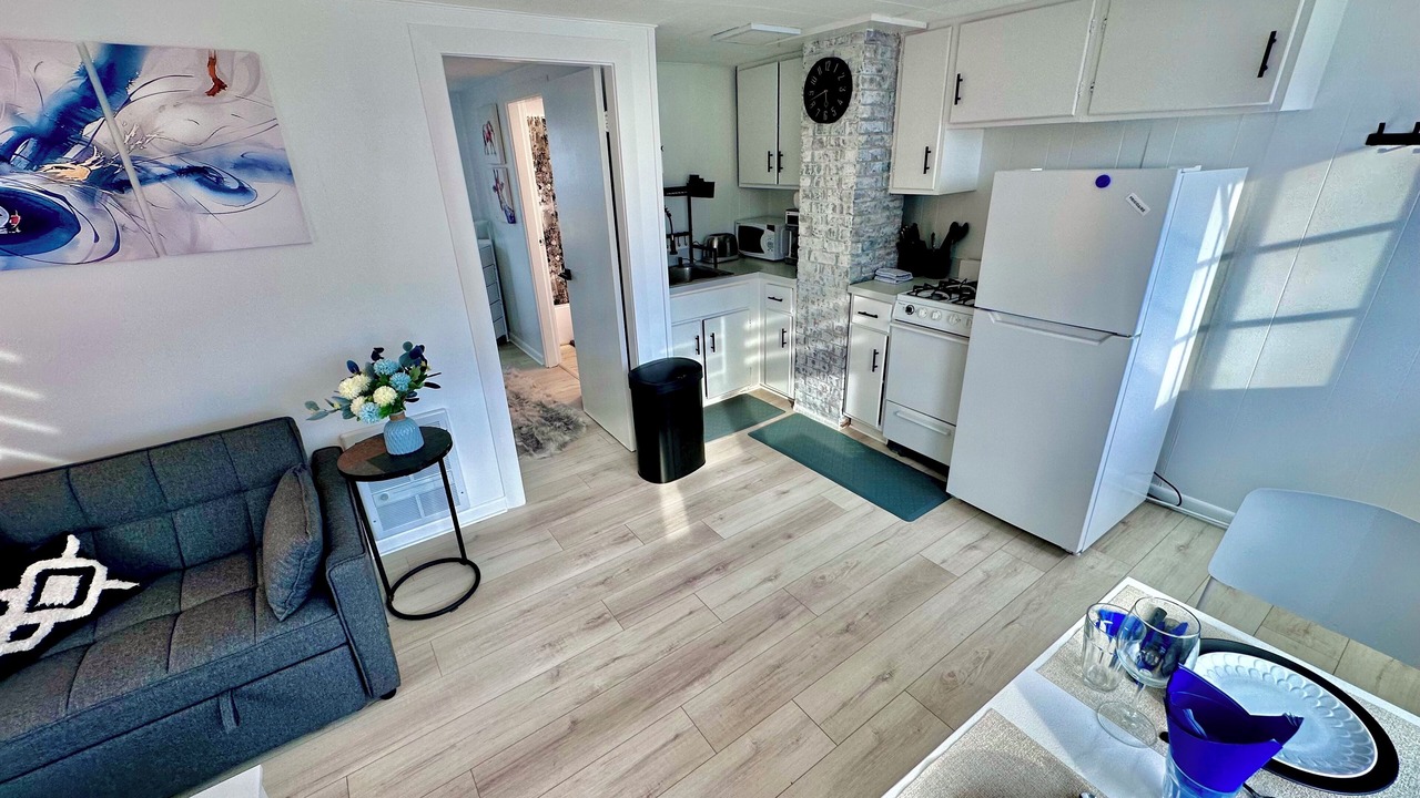 Photo of Livingroom in Commercial Street