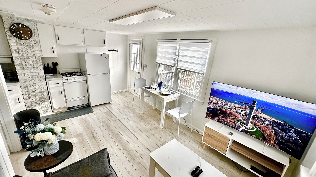 Photo of Livingroom in Commercial Street