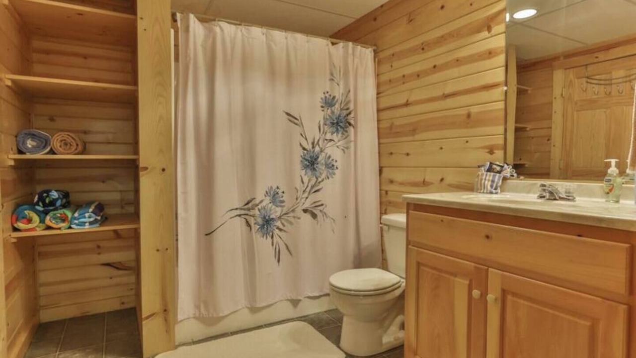 Photo of Bathroom in Walnut Mountain