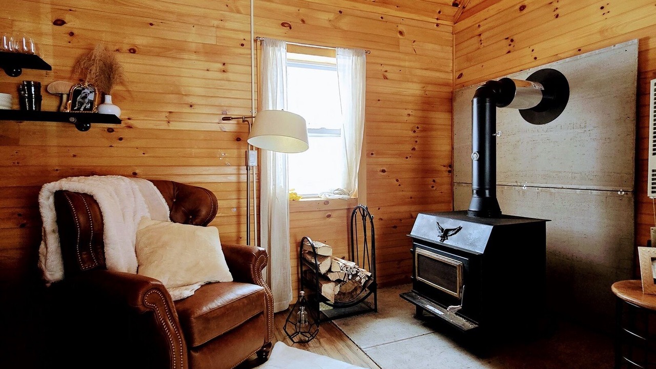 Photo of Livingroom in Town of Amboy