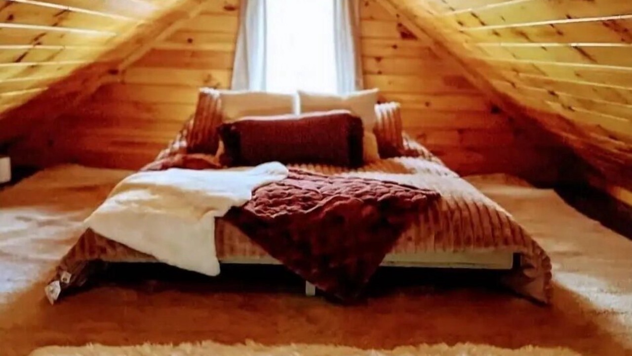 Photo of Bedroom in Town of Amboy