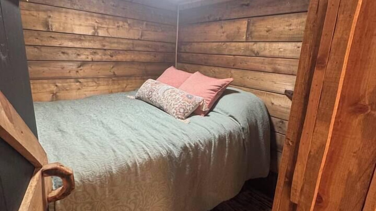 Photo of Bedroom in Glenville
