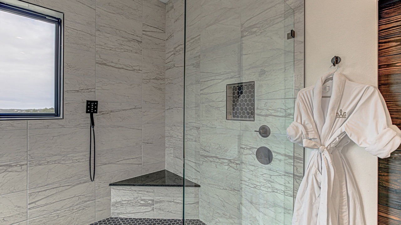 Photo of Bathroom in Point Venture